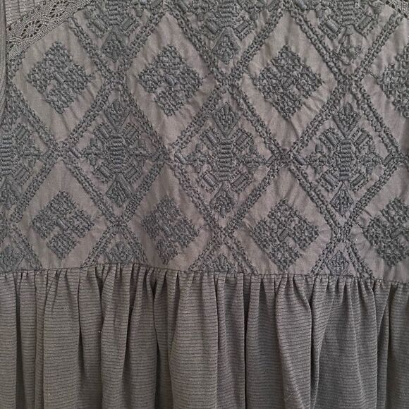 Wonderly Smocked Blouse - Picture 4 of 10